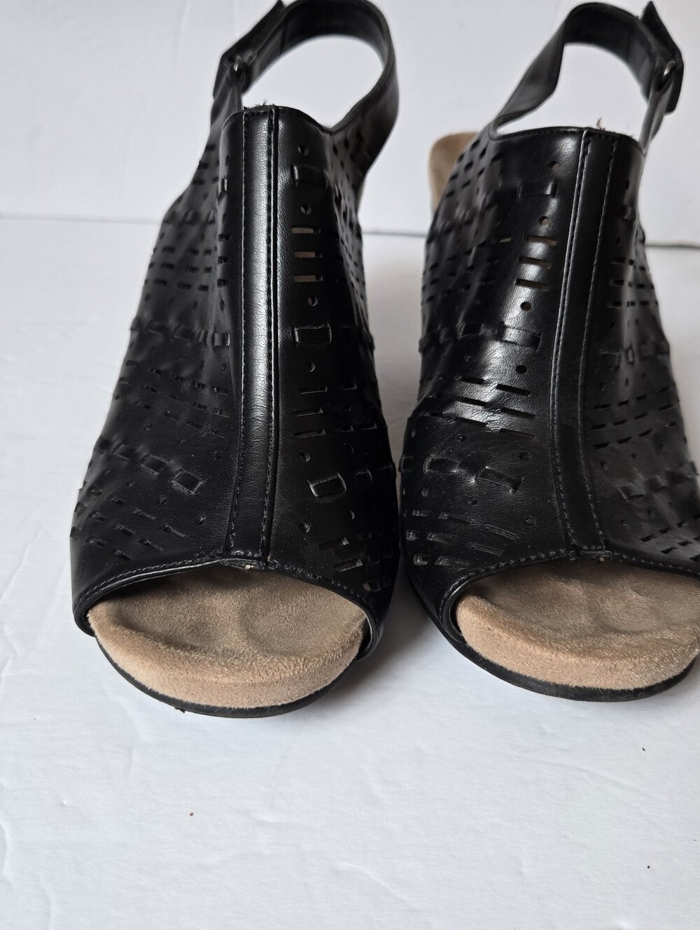 Women’s Black Cut Out Wedge Sandals Ankle strap Size 11 Chinese Laundry - Picture 4 of 17